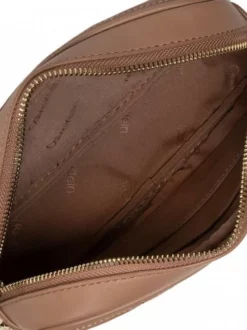 CALVIN KLEIN RE-LOCK QUILTED Camera Bag A Tracolla 8 CALVIN KLEIN RE-LOCK QUILTED Camera Bag A Tracolla -borsa alla moda negozio calvin klein re lock quilted camera bag a tracolla safari canvas 8719856522230 3