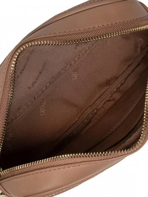 CALVIN KLEIN RE-LOCK QUILTED Camera Bag A Tracolla 4 CALVIN KLEIN RE-LOCK QUILTED Camera Bag A Tracolla - immagine 4