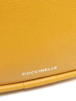 COCCINELLE VEGA Zaino Mini In Pelle Martellata -borsa alla moda negozio coccinelle vega zaino mini in pelle martellata apricot 8059978388001 2