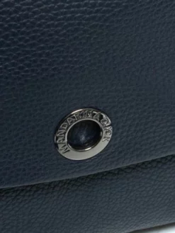 MANDARINA DUCK MELLOW Borsa In Pelle A Tracolla 8 MANDARINA DUCK MELLOW Borsa In Pelle A Tracolla -borsa alla moda negozio mandarina duck mellow borsa in pelle a tracolla dressblue 8032803741851 3